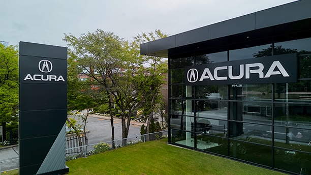 View of Acura Dealership | Vue d'une  concessionnaire Acura