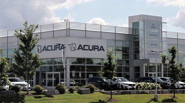 View of Acura Dealership | Vue d'une  concessionnaire Acura