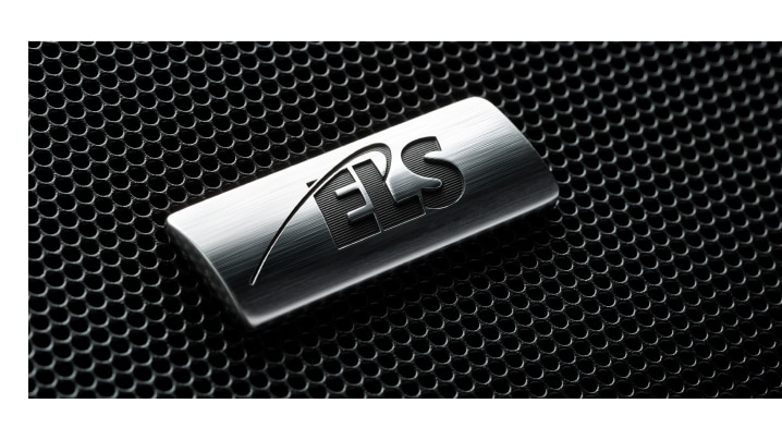 Close up of ELS logo on speaker / Gros plan du logo ELS sur le haut-parleur