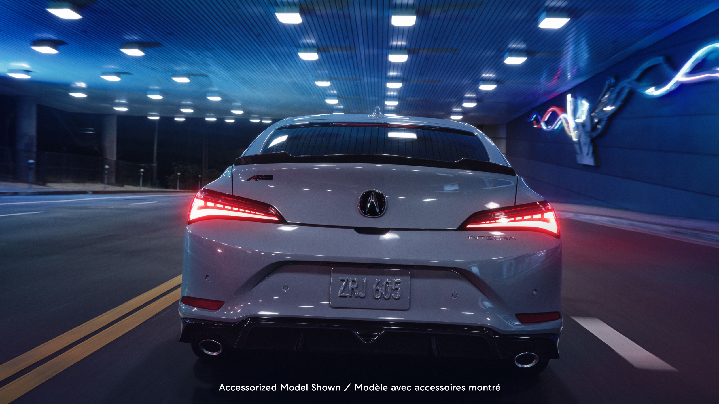 Vue de dessus du rétroviseur extérieur en fibre de carbone de l’Integra 2023