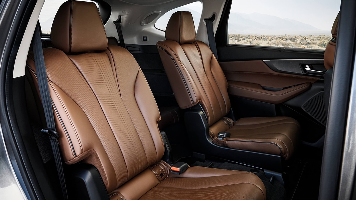 The control panel between the two front seats of an MDX.