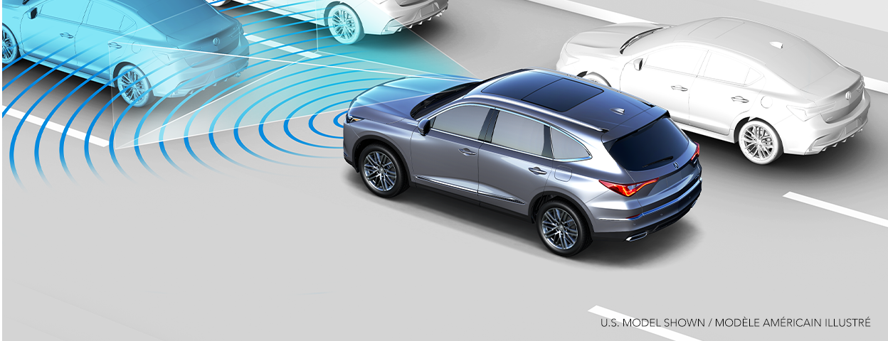 An illustration of how AcuraWatch™ functions. Sensor beams move outwards from the front of the car in traffic. / Illustration du fonctionnement du système AcuraWatchMC. Des faisceaux de capteurs se déplacent vers l’extérieur depuis l’avant d’un véhicule se trouvant dans la circulation.