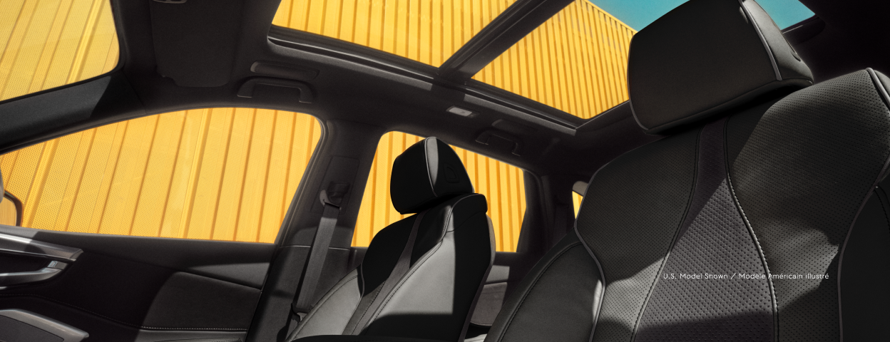 Black front seats made of Ultrasuede™ and leather.