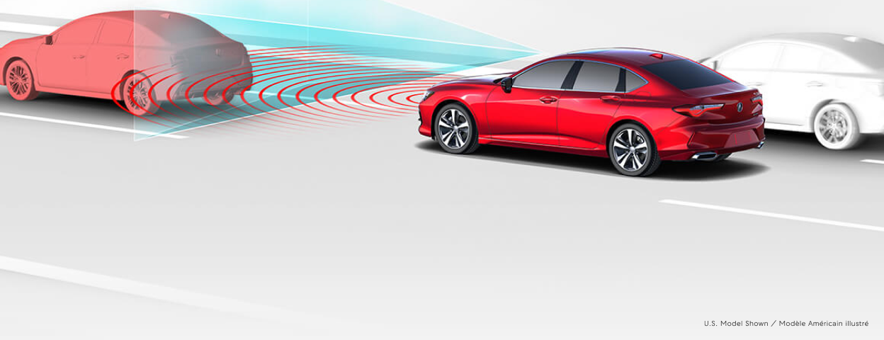 An illustration of how AcuraWatch™ functions. Sensor beams move outwards from the front of the car in traffic. / Illustration du fonctionnement du système AcuraWatch<sup>MC</sup>. Des faisceaux de capteurs se déplacent vers l’extérieur depuis l’avant d’un véhicule se trouvant dans la circulation.