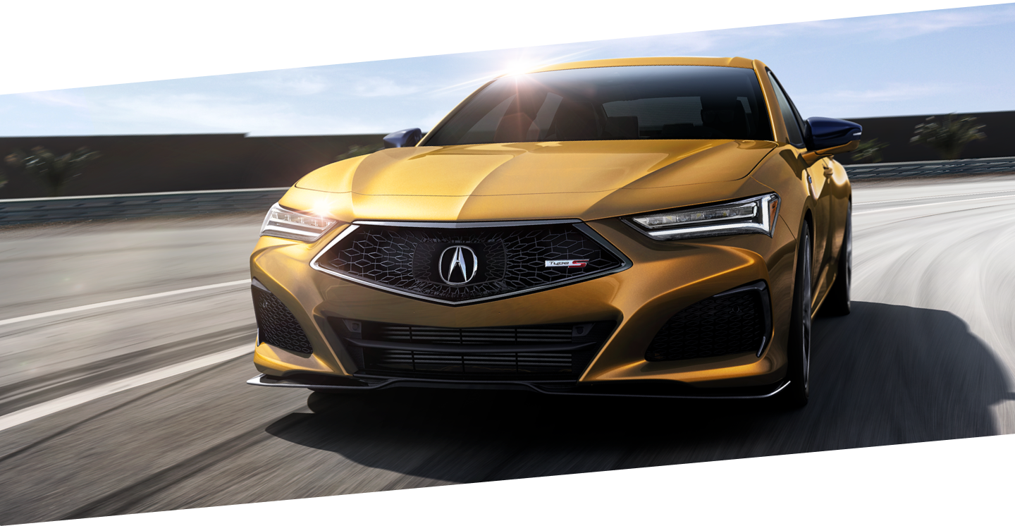 Front view of a Tiger Eye Pearl 2021 Acura TLX Type S driving around a bend with sun glinting off the roof of the car. // Vue avant d’une Acura TLX Type S 2021 de couleur œil de tigre nacré avec des reflets du soleil sur le toit qui négocie un virage.