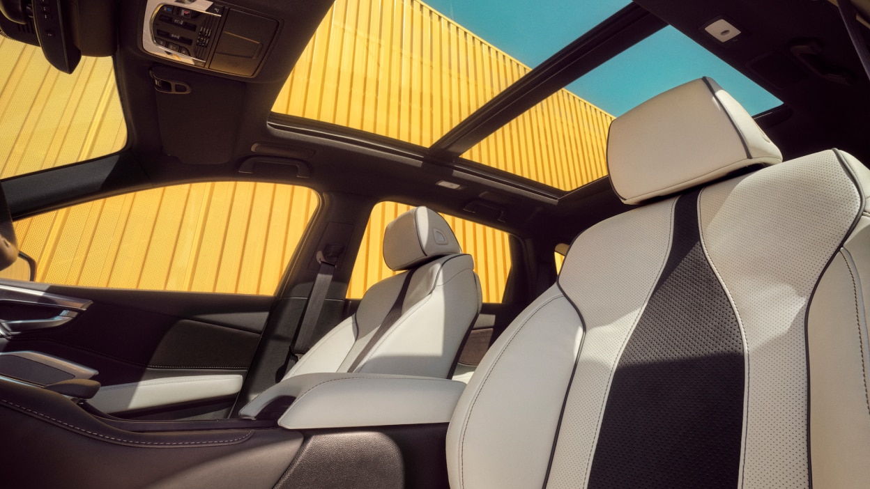 Photo des sièges avant de l’habitacle d’un Acura RDX.