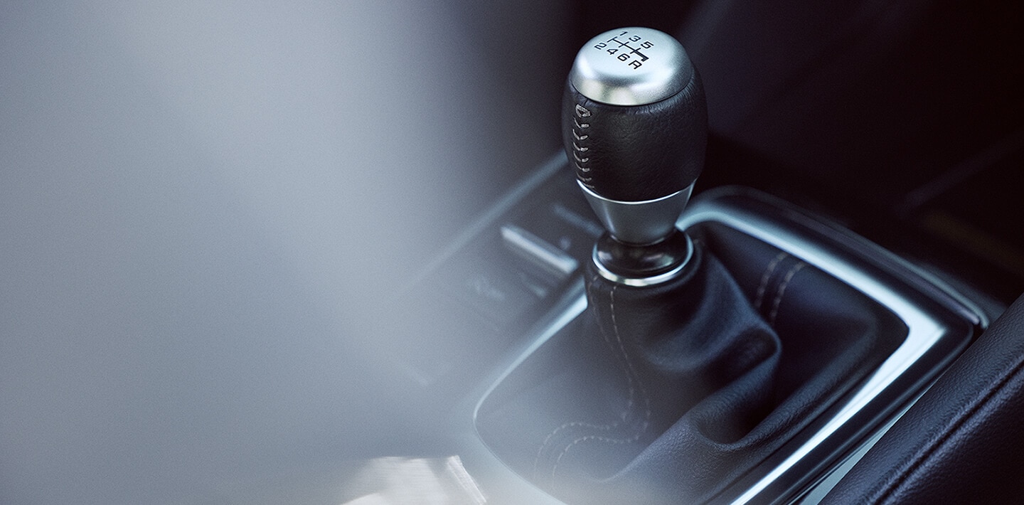 Close up of the 6-speed manual transmission gear shift